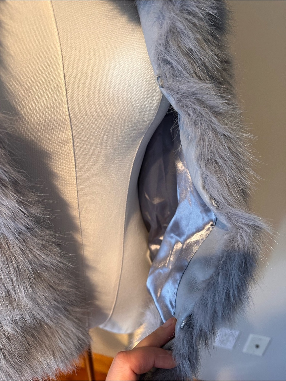 NWT 🆕 AVEC LES FILLES Fluffy Faux Fur Crop Jacket Size L Lined NWT Pockets - Picture 11 of 16